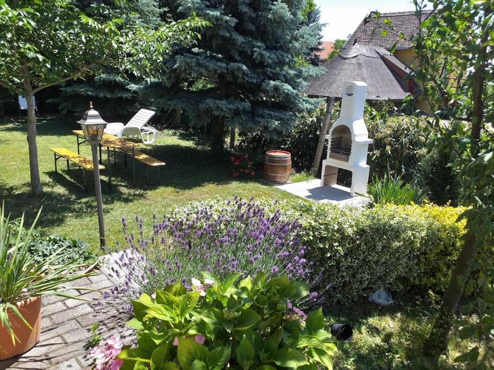 Art Inn Apartmanhaz Balaton-Денешдиаш Экстерьер фото