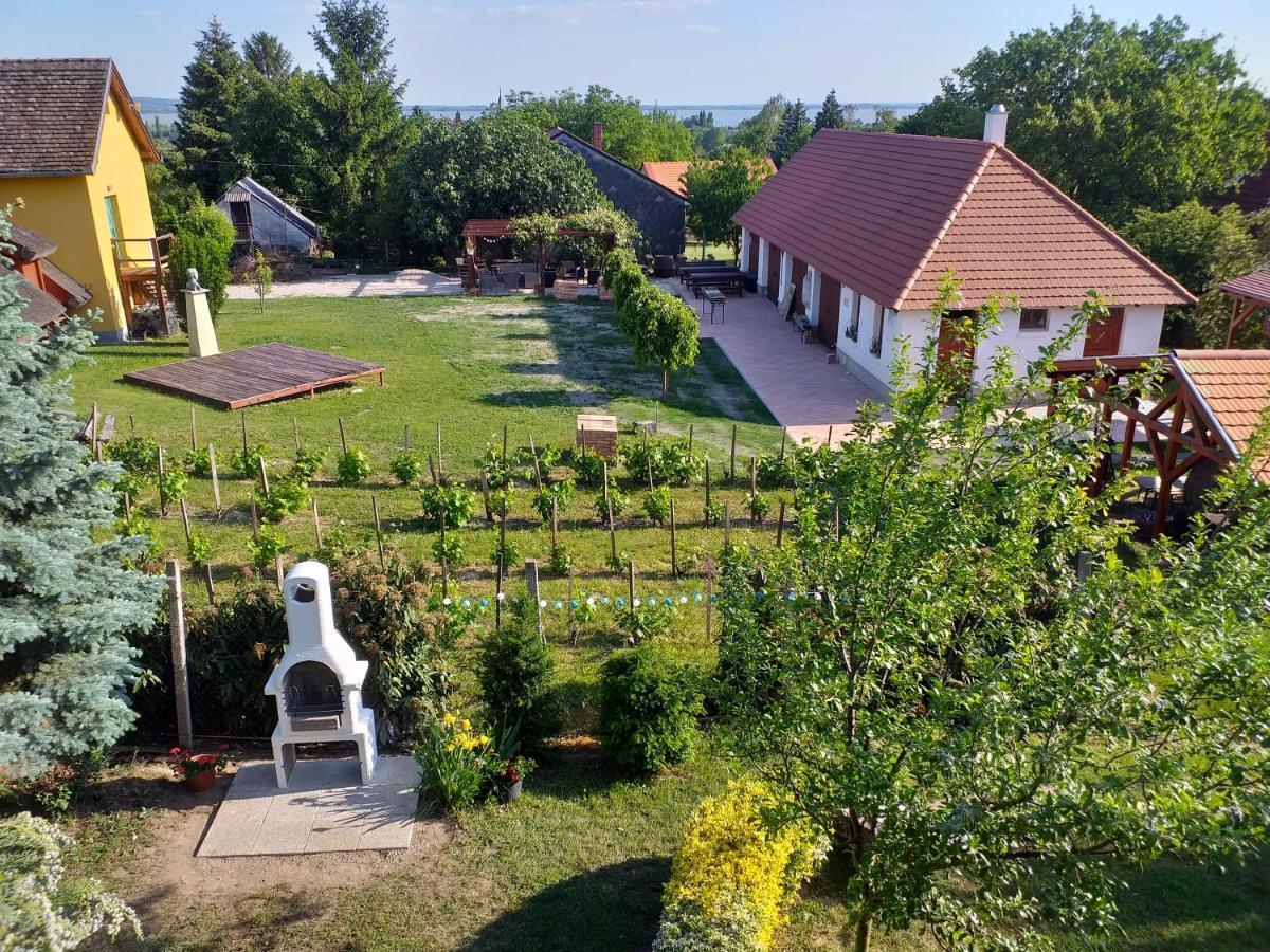 Art Inn Apartmanhaz Balaton-Денешдиаш Экстерьер фото