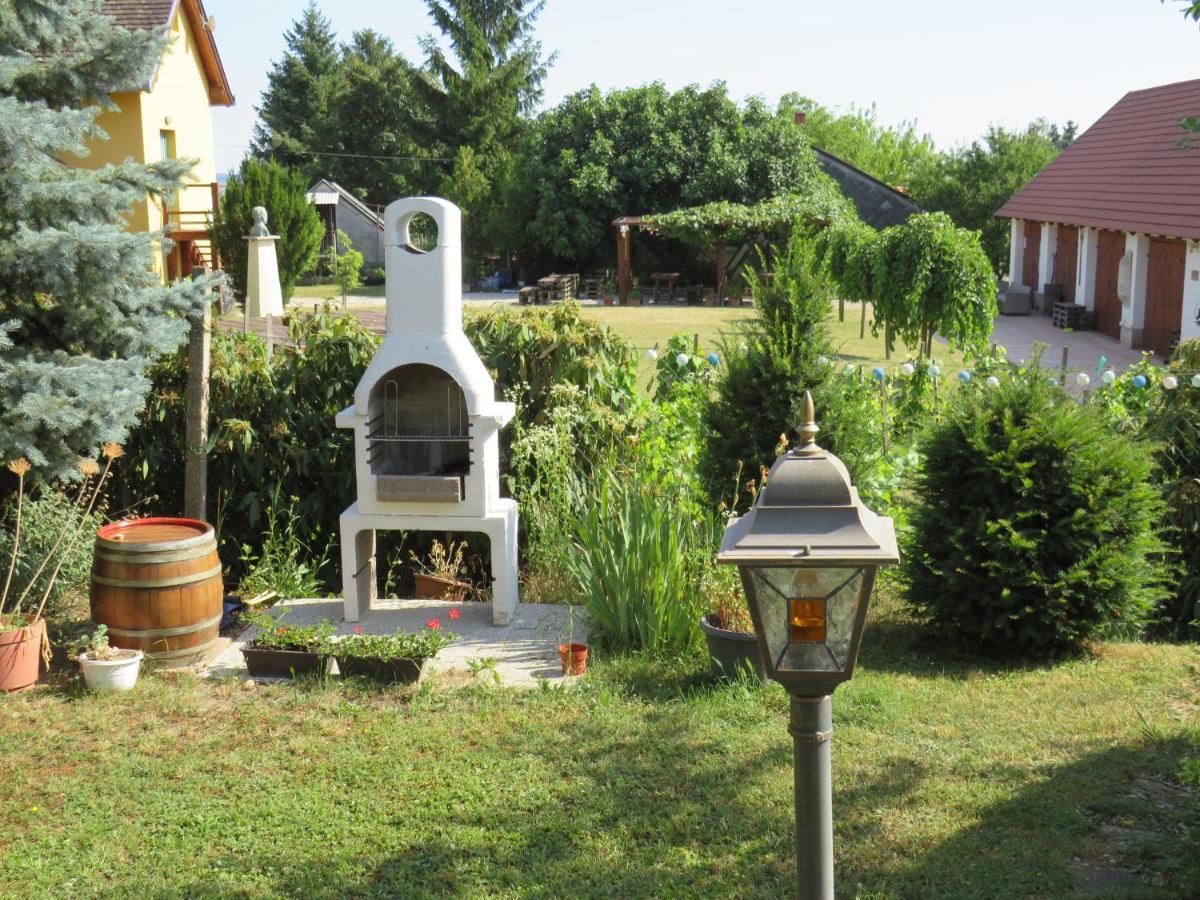 Art Inn Apartmanhaz Balaton-Денешдиаш Экстерьер фото